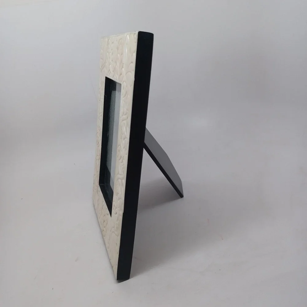 Unbranded hand carved